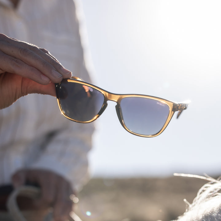 #color_clear-brown-sapphire